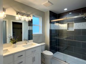 648 B SW 139th Street, Burien WA 98166
