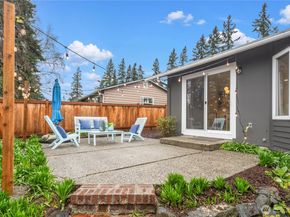 12025 NE 136th Place, Kirkland WA 98034