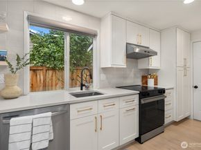 12025 NE 136th Place, Kirkland WA 98034