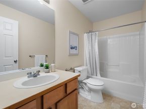 22669 Fern Reach Circle NE, Redmond WA 98053