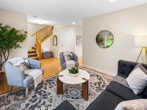 22669 Fern Reach Circle NE, Redmond WA 98053