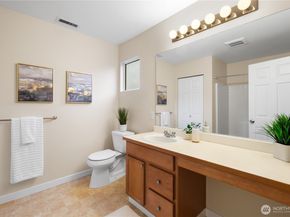 22669 Fern Reach Circle NE, Redmond WA 98053