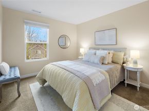 22669 Fern Reach Circle NE, Redmond WA 98053