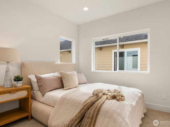 7040 25th Avenue NW, Seattle WA 98117