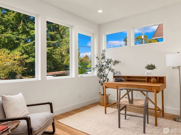 7040 25th Avenue NW, Seattle WA 98117