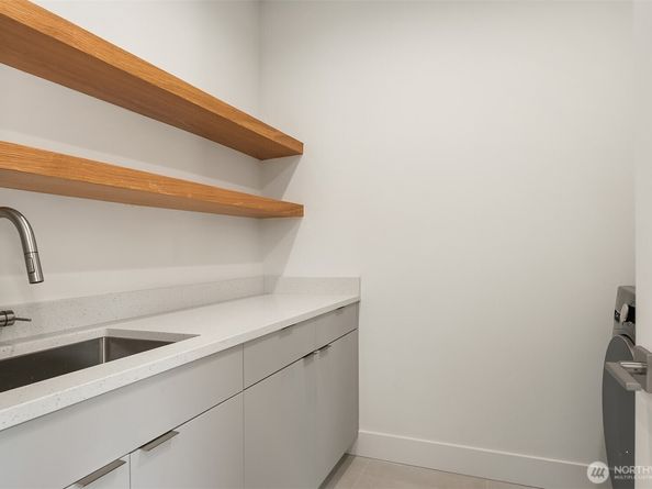 7040 25th Avenue NW, Seattle WA 98117