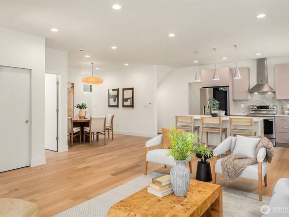 7040 25th Avenue NW, Seattle WA 98117