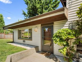 922 SW 160th Street, Burien WA 98166