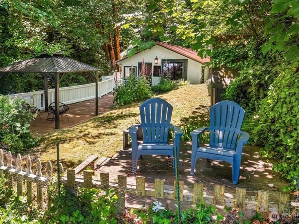 10915 103rd Avenue SW, Vashon WA 98070
