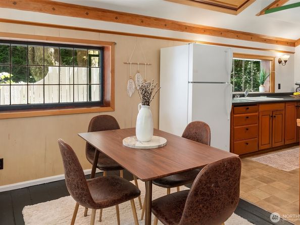 10915 103rd Avenue SW, Vashon WA 98070