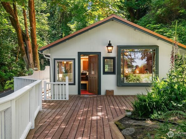 10915 103rd Avenue SW, Vashon WA 98070