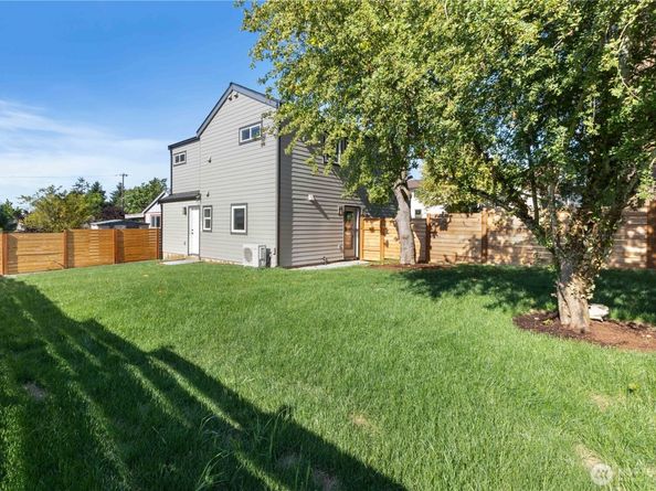9620 Lindsay Place S, Seattle WA 98118
