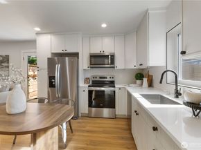 9620 Lindsay Place S, Seattle WA 98118
