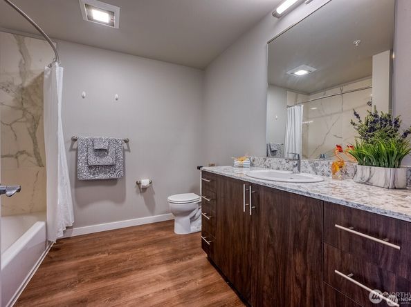 1085 103rd Avenue NE 526, Bellevue WA 98004