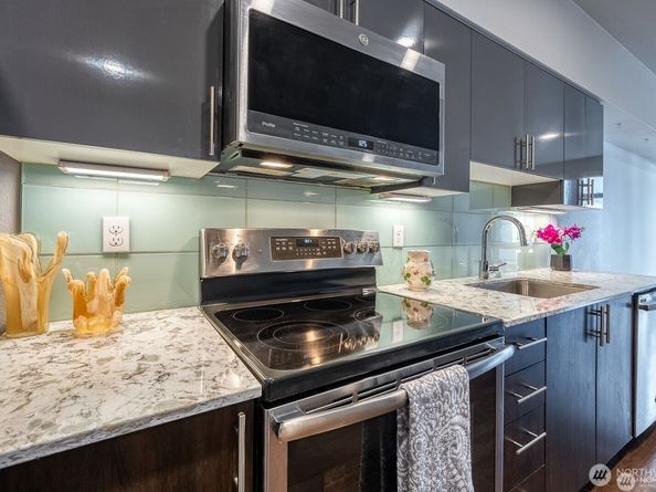 1085 103rd Avenue NE 526, Bellevue WA 98004