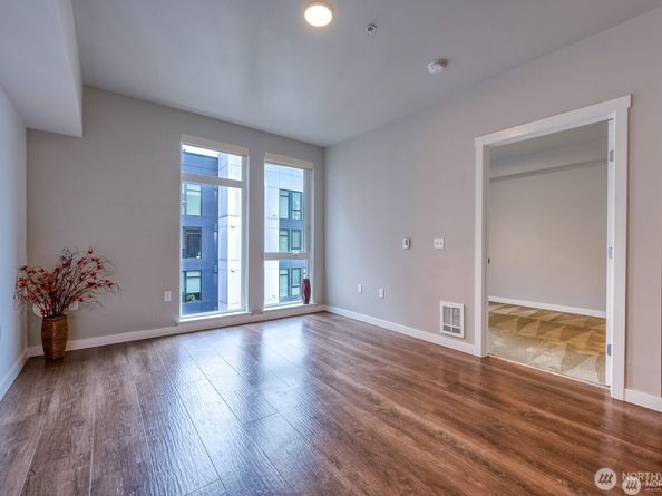 1085 103rd Avenue NE 526, Bellevue WA 98004