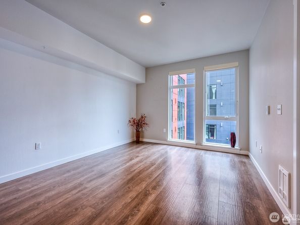 1085 103rd Avenue NE 526, Bellevue WA 98004