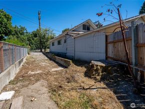 8723 7th Avenue S, Seattle WA 98108