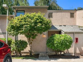 10037 NE 138th Place D7, Kirkland WA 98034