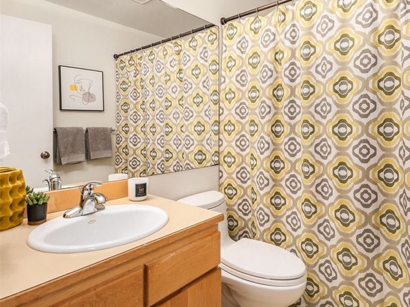 10037 NE 138th Place D7, Kirkland WA 98034
