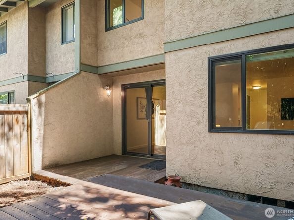 10037 NE 138th Place D7, Kirkland WA 98034