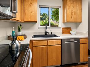 10037 NE 138th Place D7, Kirkland WA 98034