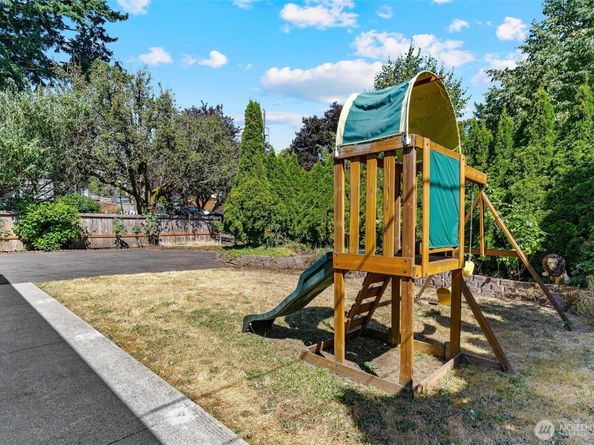 939 N 88th st, Seattle WA 98103