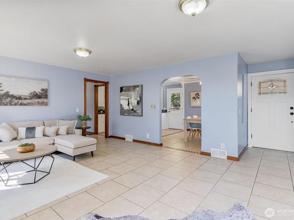 939 N 88th st, Seattle WA 98103