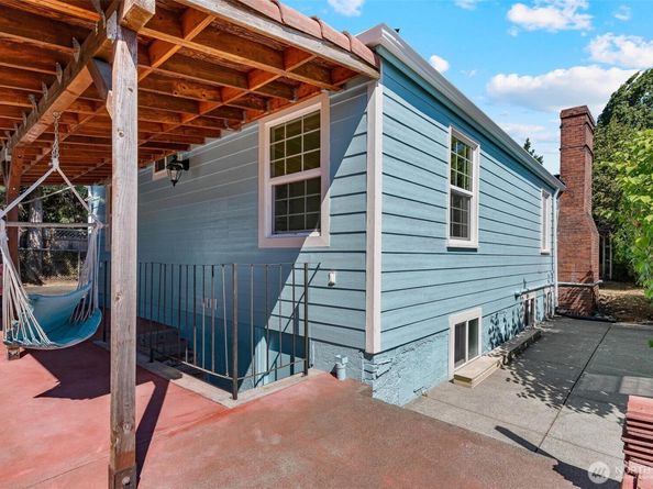 939 N 88th st, Seattle WA 98103