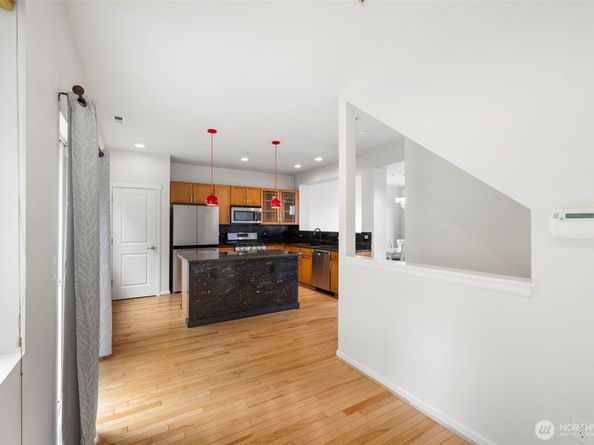 21270 40th Way S, SeaTac WA 98198