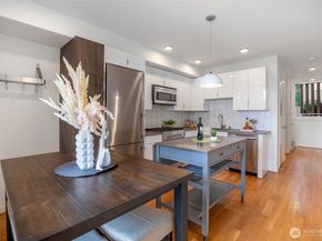140 26 Avenue E, Seattle WA 98112