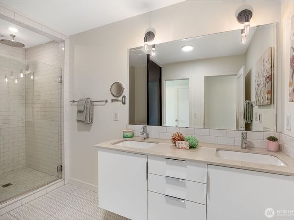 140 26 Avenue E, Seattle WA 98112