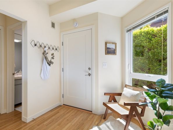 101 NW 58th Street 10, Seattle WA 98107
