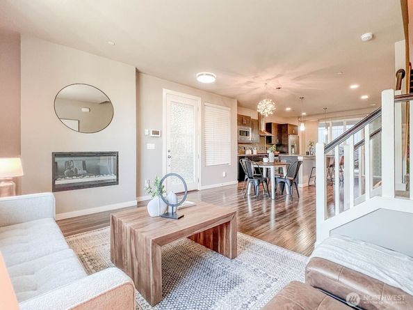 826 SW 96th Place, Seattle WA 98106