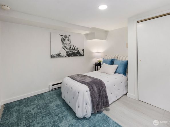 4642 Eastern Avenue N, Seattle WA 98103