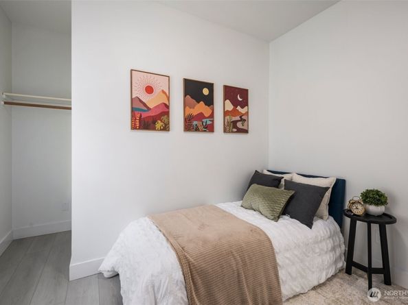 4642 Eastern Avenue N, Seattle WA 98103