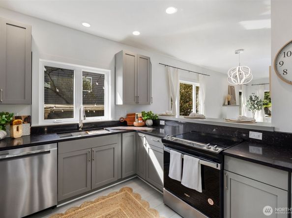 4642 Eastern Avenue N, Seattle WA 98103