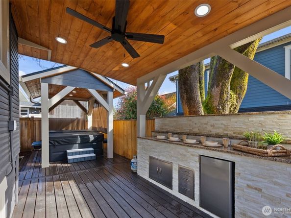 4642 Eastern Avenue N, Seattle WA 98103