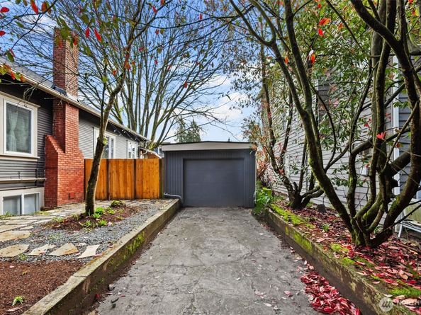 4642 Eastern Avenue N, Seattle WA 98103