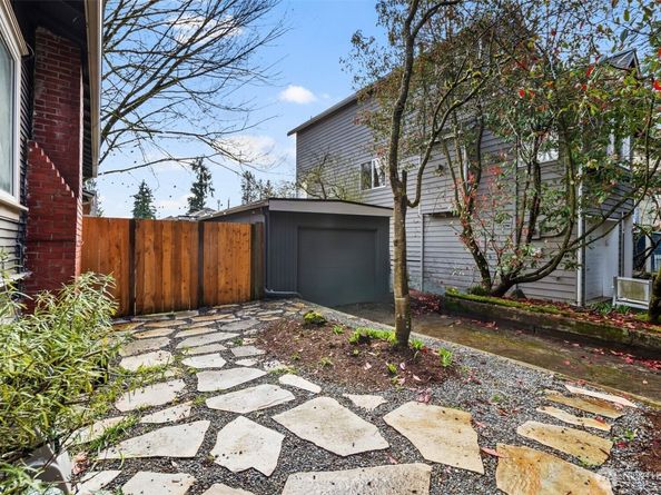 4642 Eastern Avenue N, Seattle WA 98103