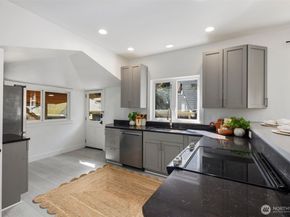 4642 Eastern Avenue N, Seattle WA 98103