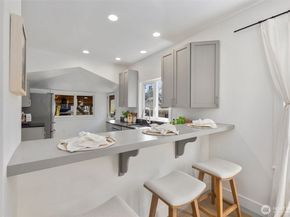 4642 Eastern Avenue N, Seattle WA 98103
