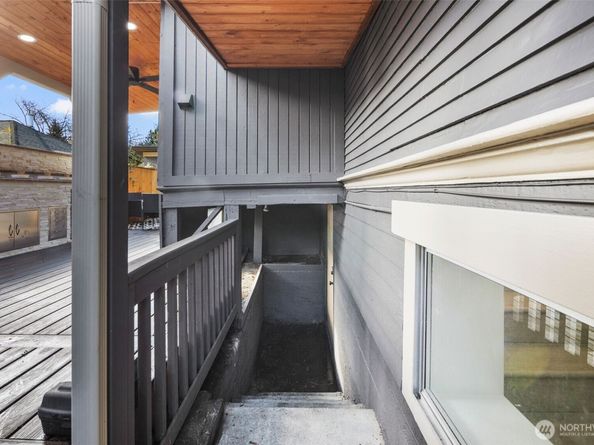 4642 Eastern Avenue N, Seattle WA 98103