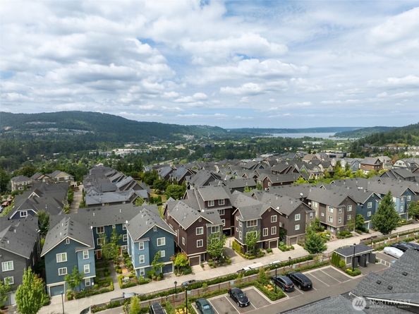 861 5th Place NE, Issaquah WA 98029