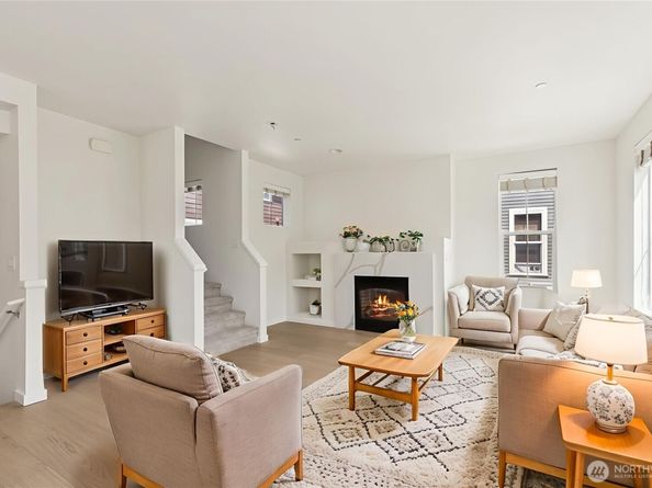 861 5th Place NE, Issaquah WA 98029
