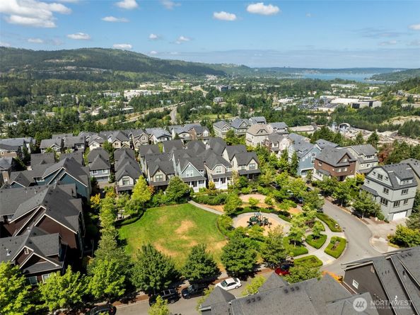 861 5th Place NE, Issaquah WA 98029