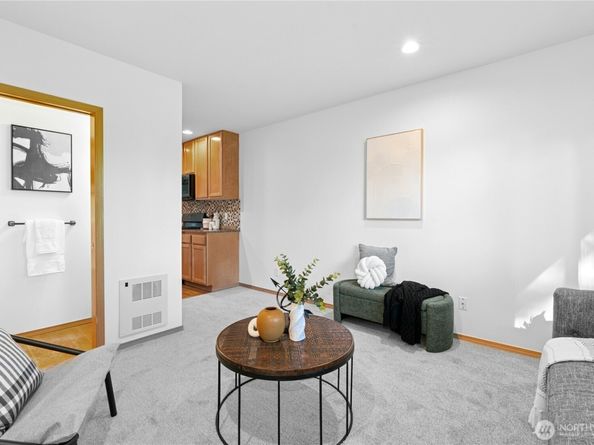 14348 Wallingford Avenue N, Seattle WA 98133