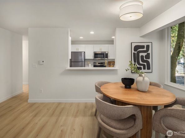 14415 NE 30th Place 22A, Bellevue WA 98007