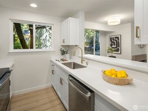 14415 NE 30th Place 22A, Bellevue WA 98007
