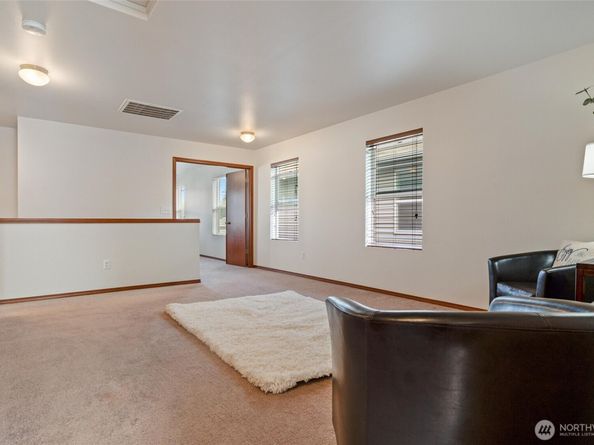 2755 SW Jabirin Way, Port Orchard WA 98367